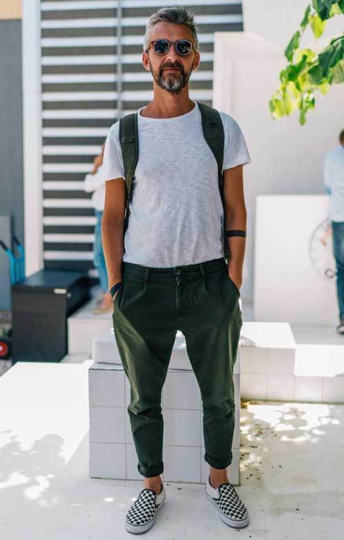 Simple Look Street Style Outfits for Men-17