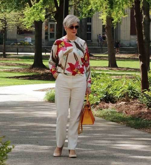 White Pants Summer Outfits for Women Over 50