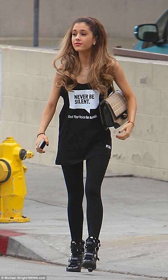 Ariana Grande Black Leggings Outfits-8